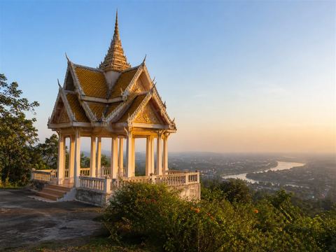 มณฑปรอยพระพุทธบาทบนยอดเขาสะแกกรัง