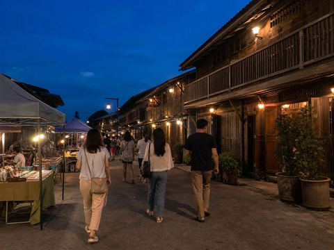 ถนนคนเดินตรอกโรงยาในตอนเย็น