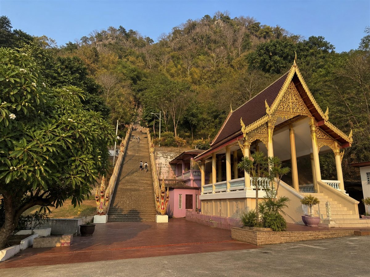 วัดสังกัสรัตนคีรี